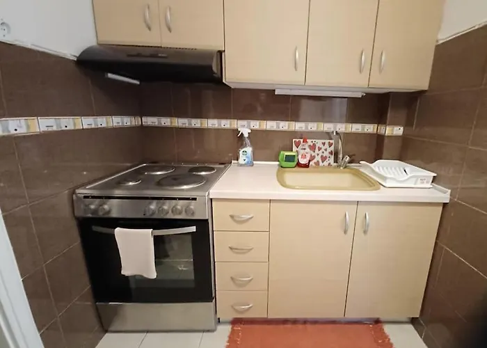 Irida Equanimity And Cozy Apartment