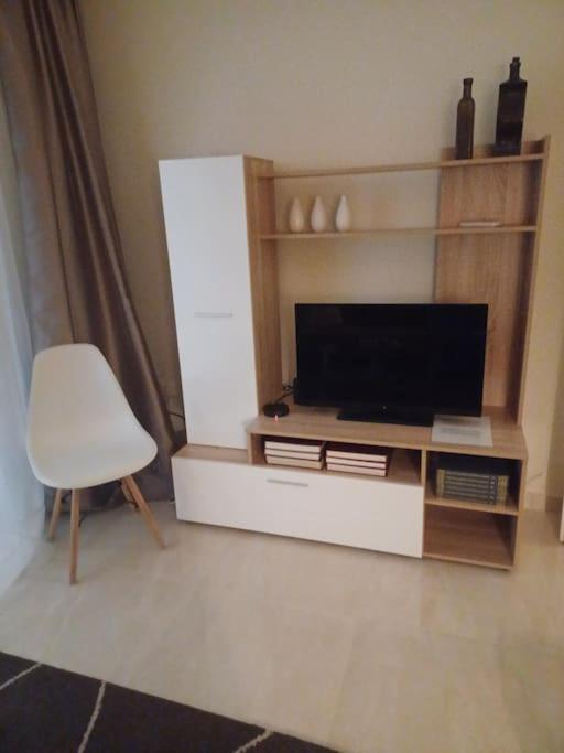 Irida Equanimity And Cozy Apartment