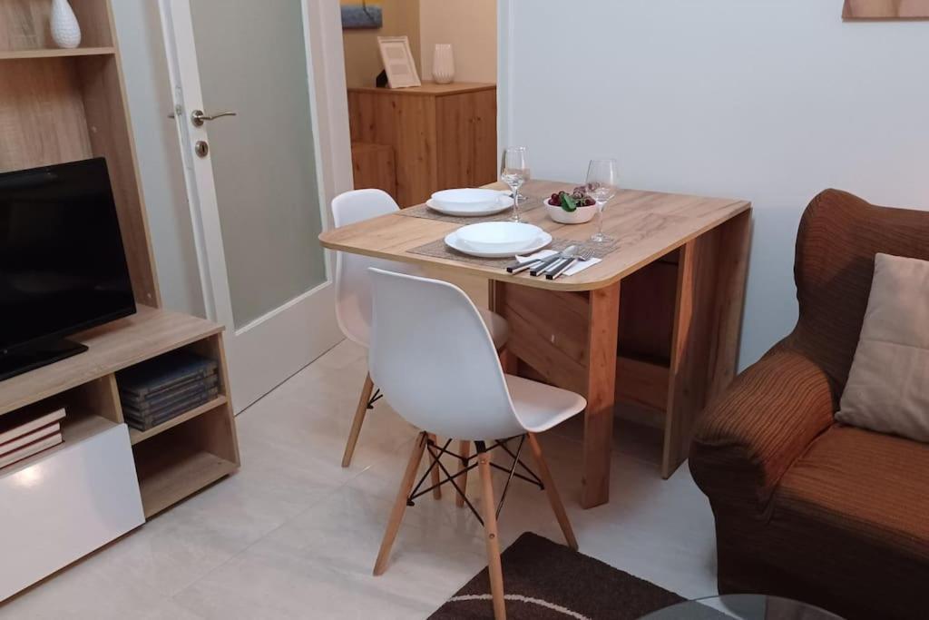 Irida Equanimity And Cozy Apartment *